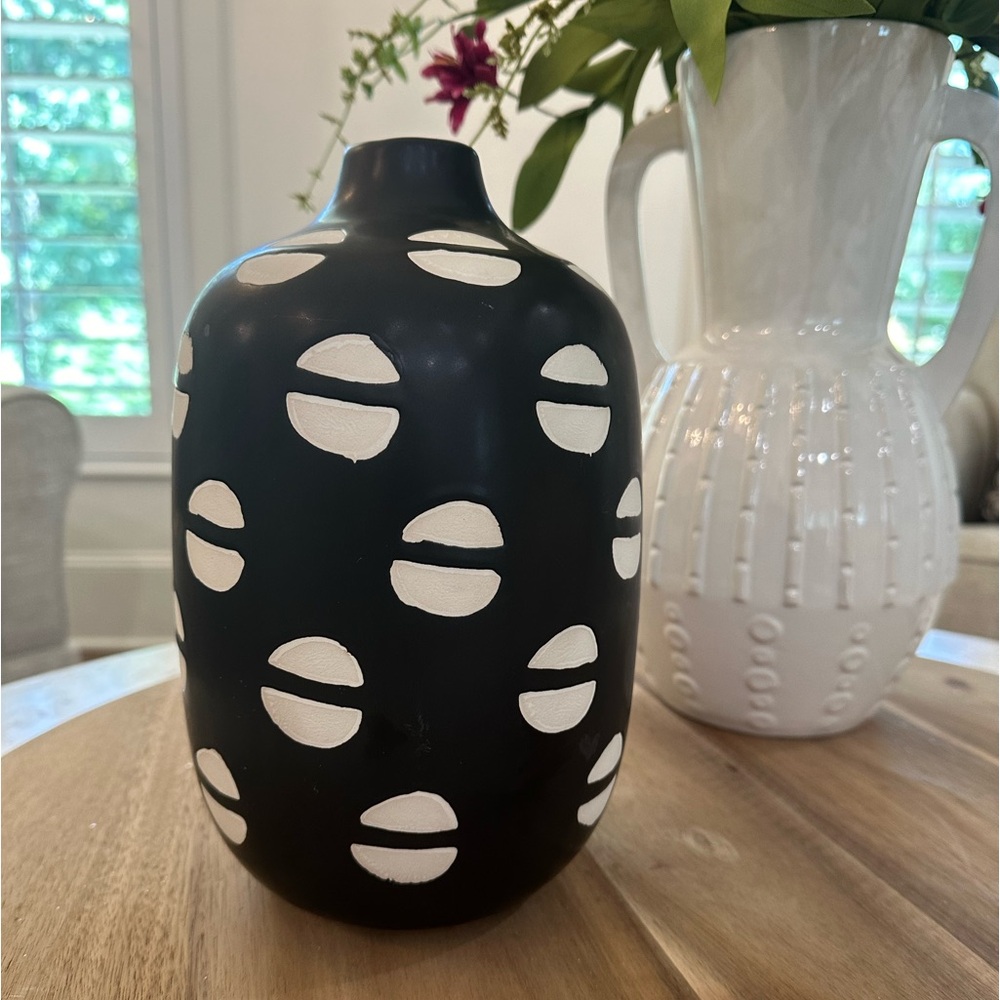 Sagebrook Home Boho Style Matte Black White Pattern Lips Vase
